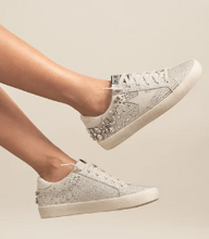 Load image into Gallery viewer, Goldie