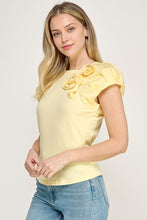 Load image into Gallery viewer, Golden Kisses
