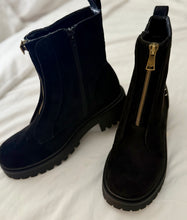 Load image into Gallery viewer, Unzip Me
