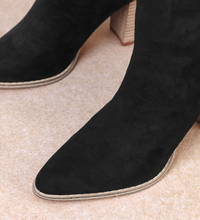 Load image into Gallery viewer, Naya In Black
